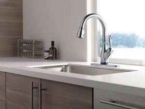 Delta Leland Kitchen Faucet Review and Buying Guide for 2022