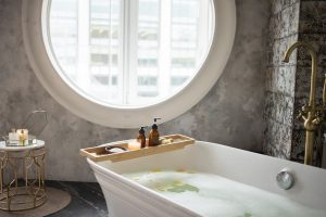 Moen vs Delta – Kitchen Faucet Brand Comparison