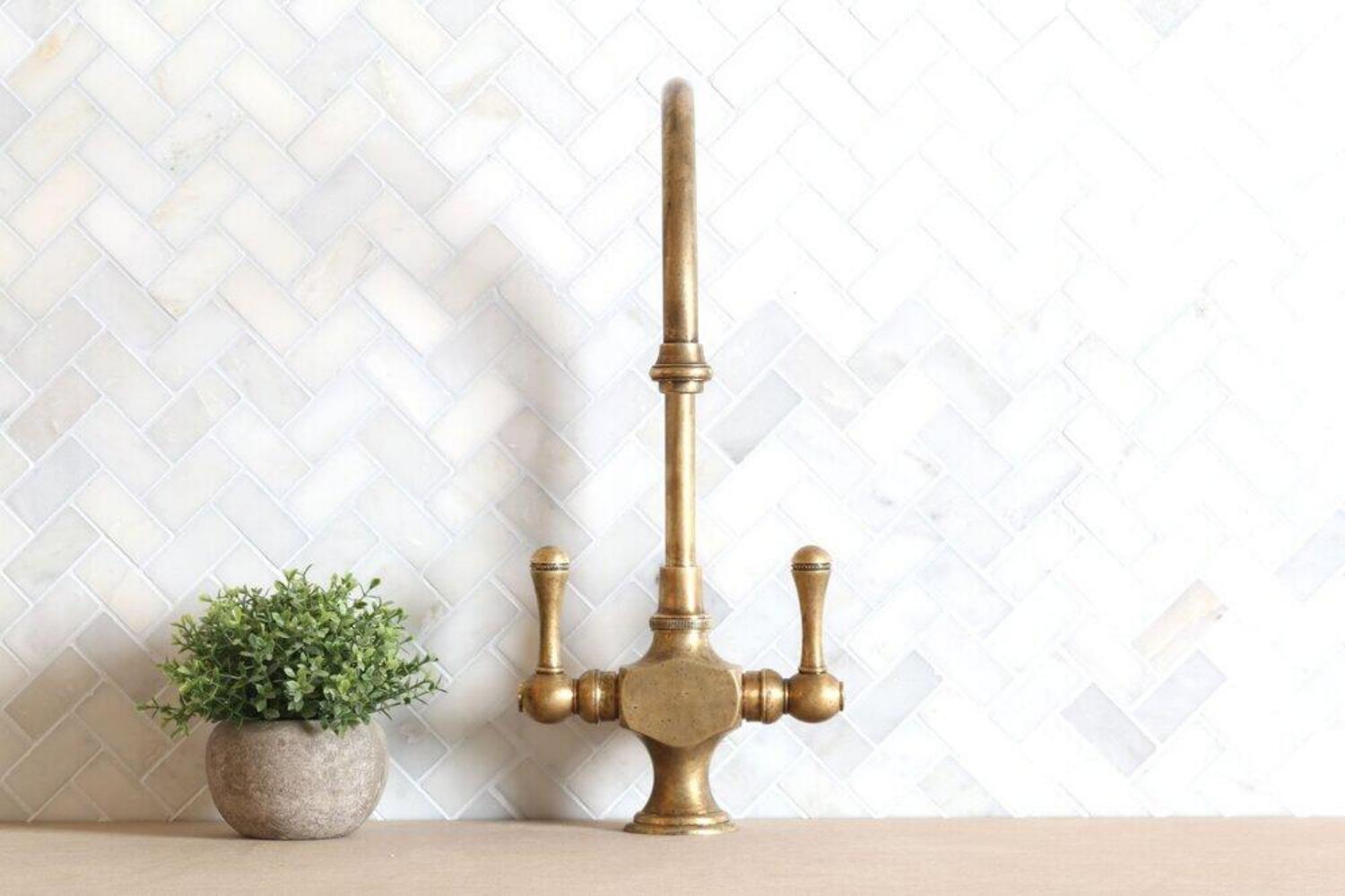 The Timeless Elegance of Brass Kitchen Faucets: A Deep Dive - Blog - 3