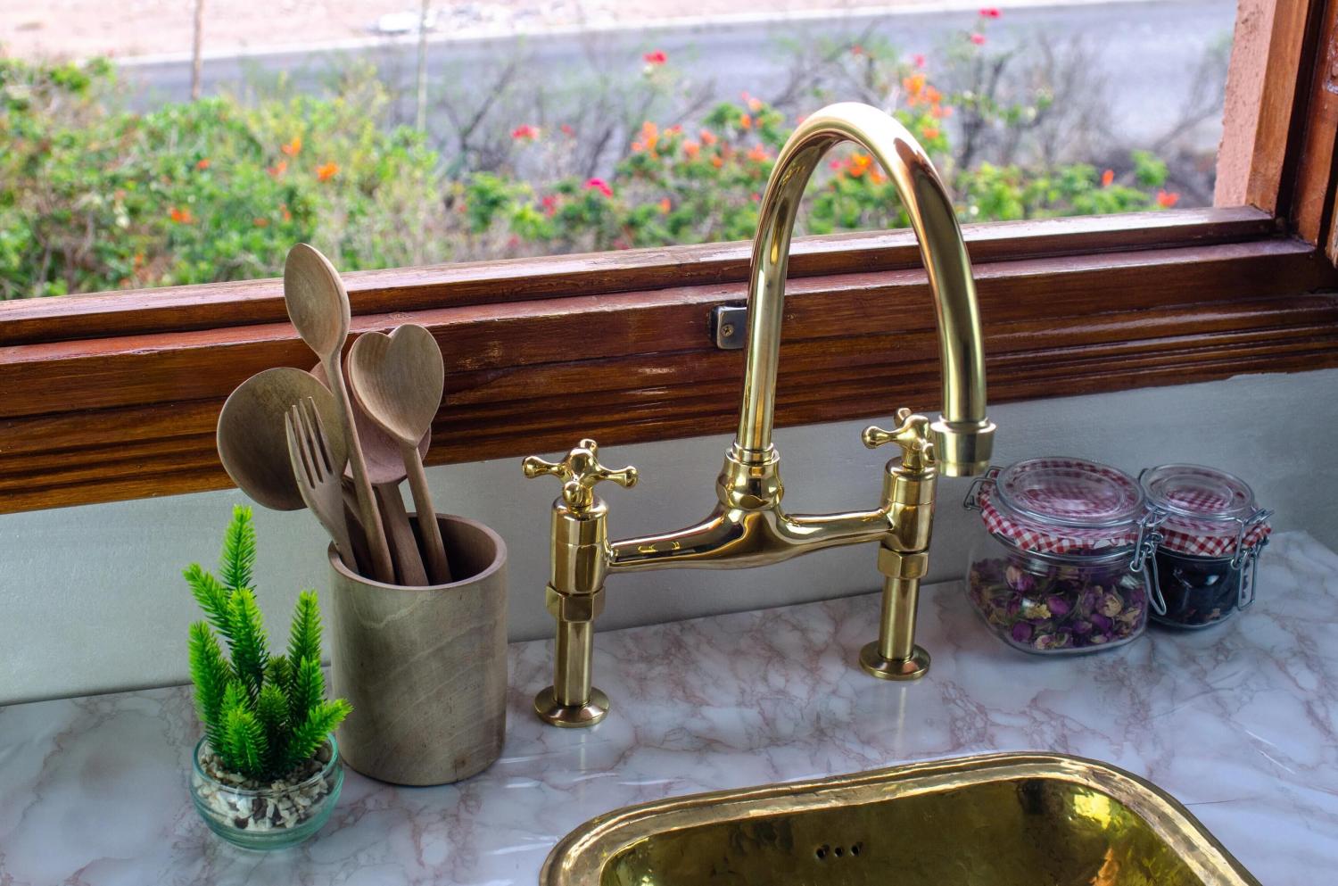 The Timeless Elegance of Brass Kitchen Faucets: A Deep Dive - Blog - 1
