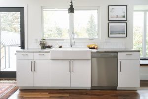 Farmhouse Sink Pros and Cons: Making an Informed Choice - Blog - 1