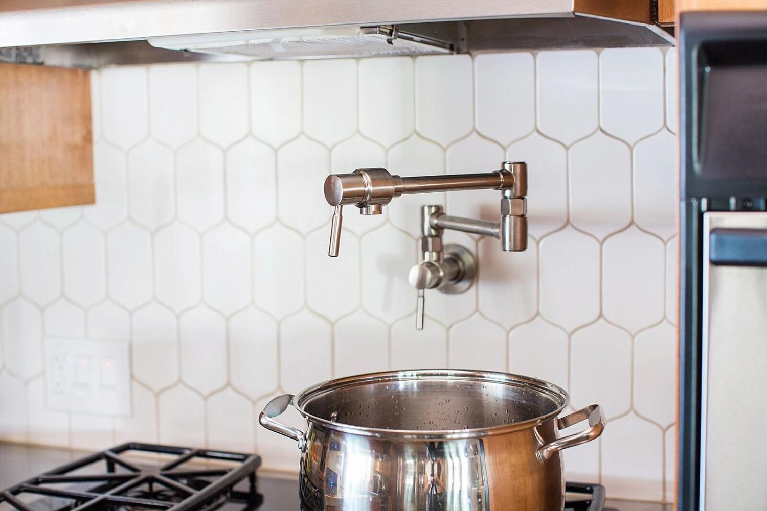 Install A Pot Filler Faucet: A Stylish and Functional Addition - Blog - 1