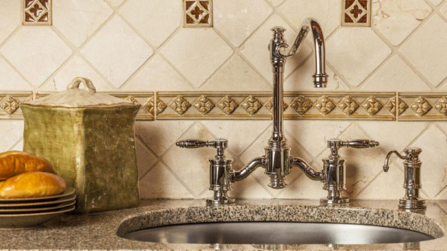 A Comprehensive Guide to the Best Bridge Kitchen Faucets - Blog - 1