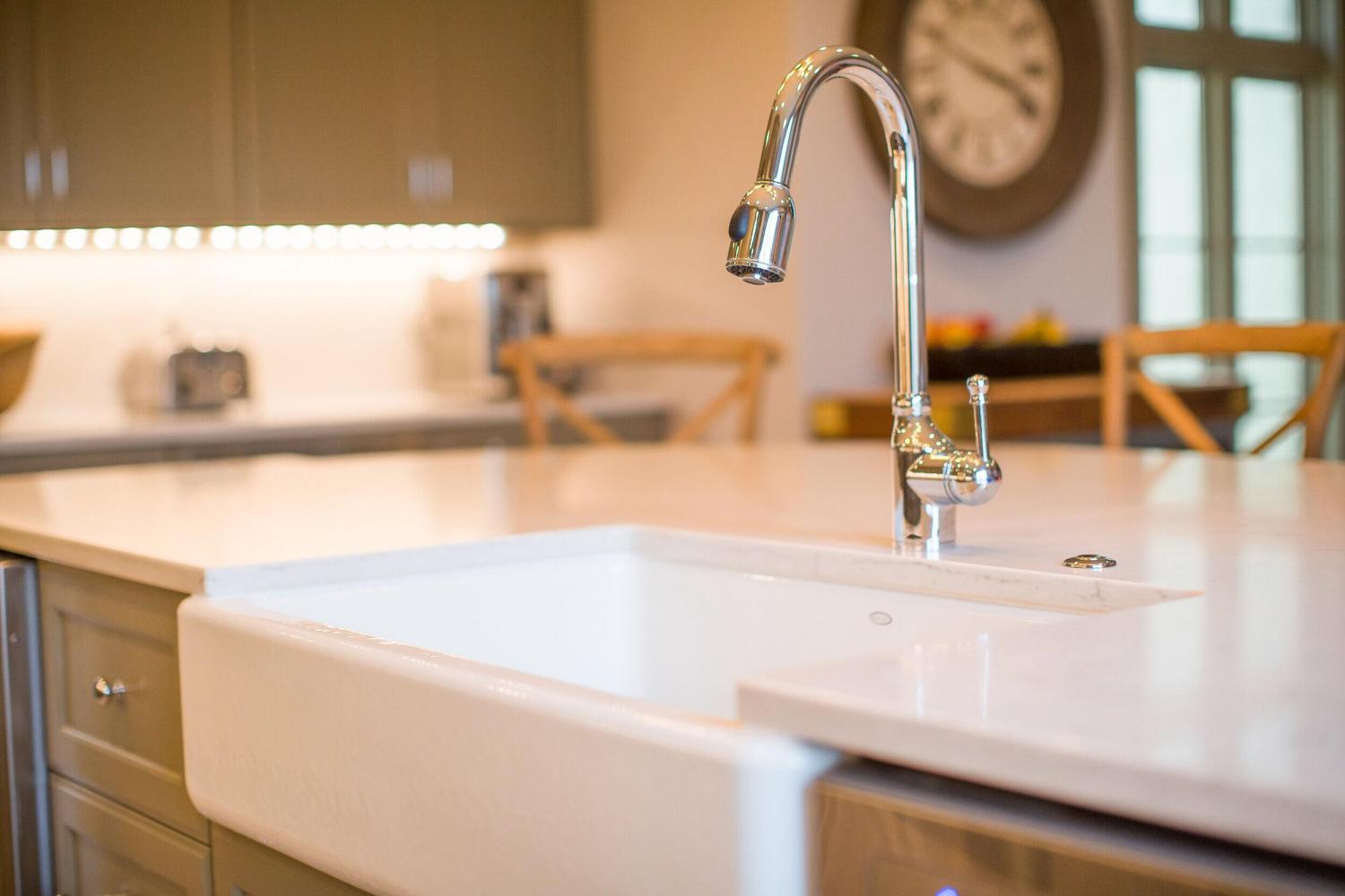 The Worst Kitchen Sink Materials: Avoiding Costly Mistakes - Blog - 2