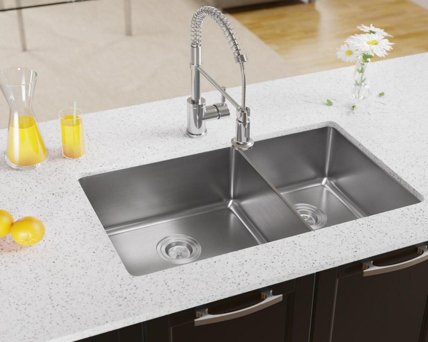 The Worst Kitchen Sink Materials: Avoiding Costly Mistakes - Blog - 1